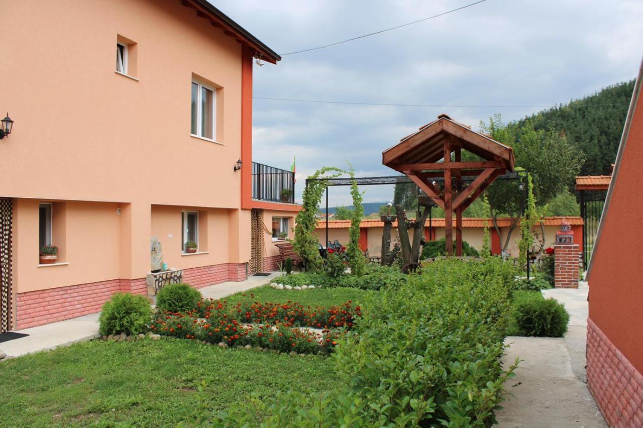 Къщи За Гости Ореха Samokov Exteriér fotografie